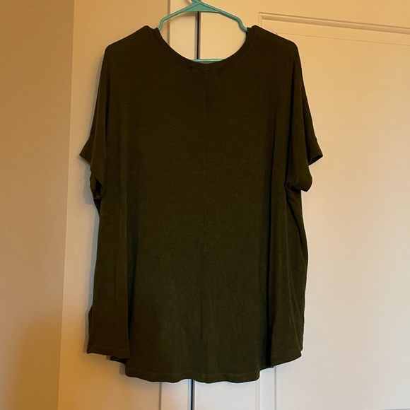 Urban Outfitters Truly Madly Deeply Green T-Shirt - Picture 2 of 7